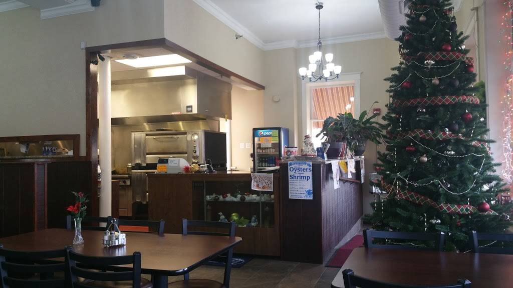 Gus & Tonys Town House Cafe | restaurant | 149-101 E Plum St, West Union, IA 52175, USA | 5634229500 OR +1 563-422-9500