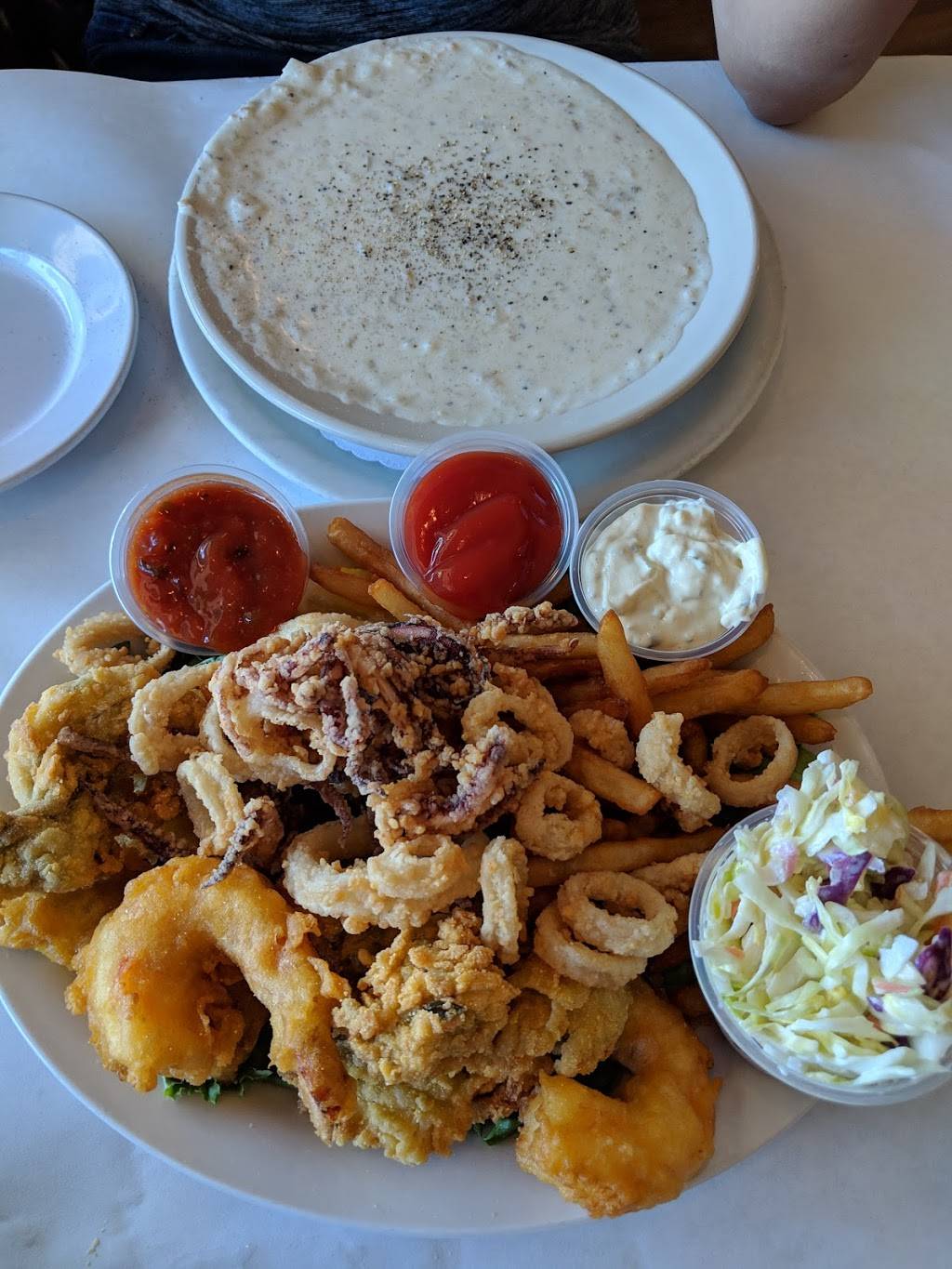 Vivolos Chowder House | restaurant | 127 Central Ave, Pacific Grove, CA 93950, USA | 8313725414 OR +1 831-372-5414