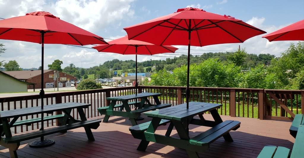 Foxs Pizza | restaurant | 100-112 Main St, New Alexandria, PA 15670, USA | 7246685241 OR +1 724-668-5241