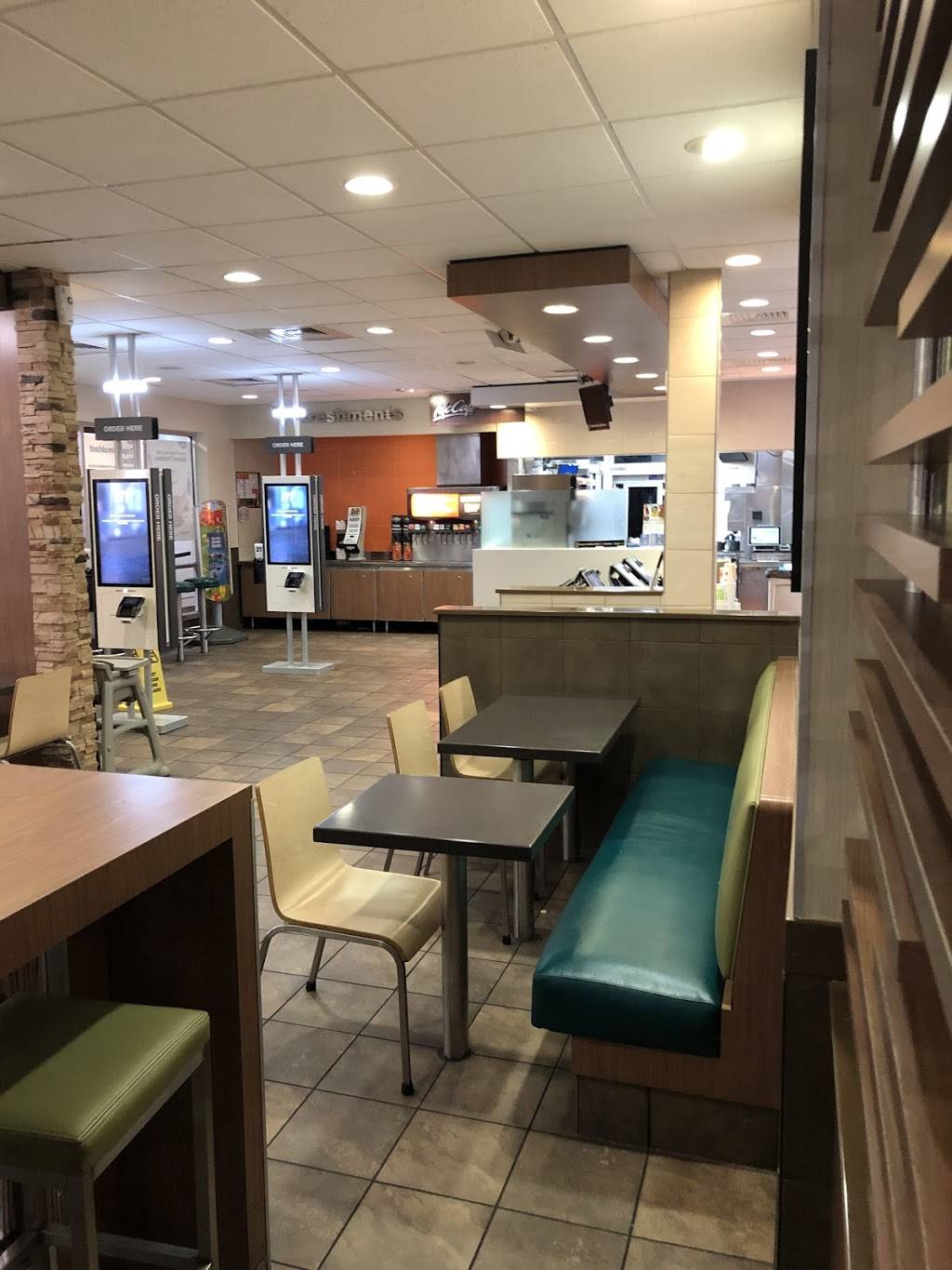 McDonalds | cafe | 3200 S Dixie Hwy, Miami, FL 33133, USA | 3054480531 OR +1 305-448-0531