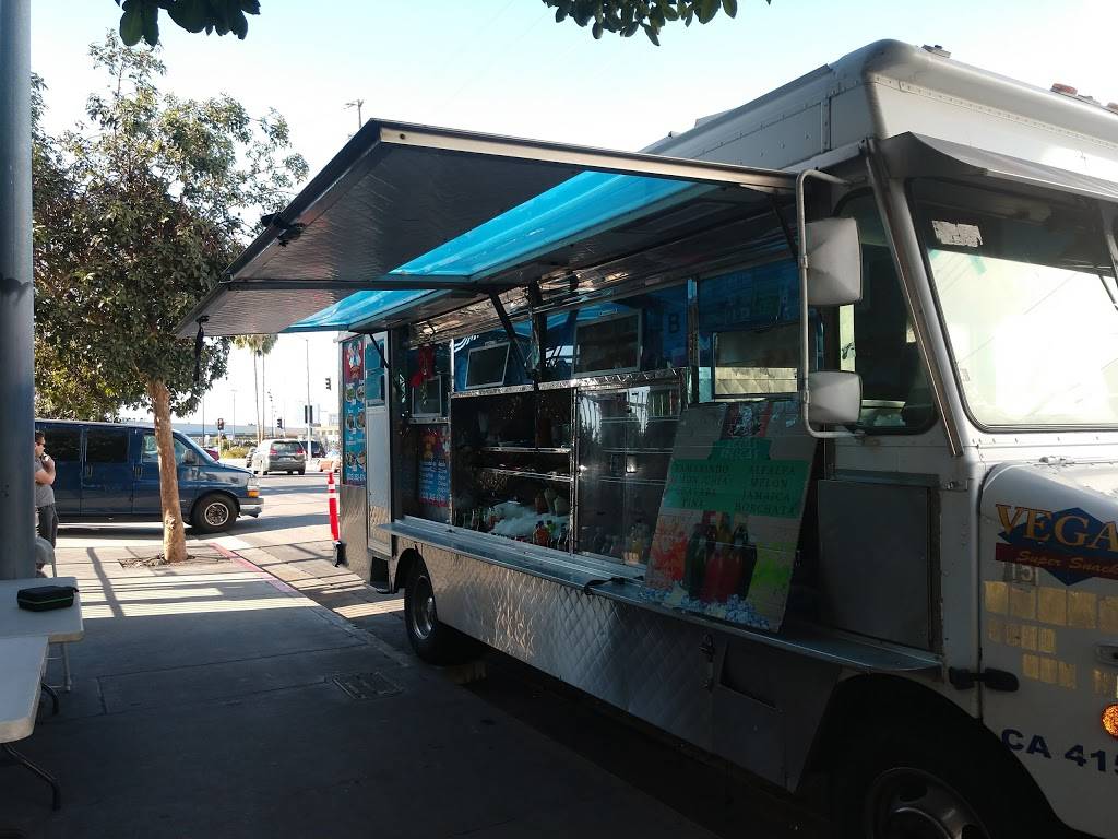 Quesadillas La Comadre Ade | restaurant | 750 S Alameda St, Los Angeles, CA 90021, USA | 3233628741 OR +1 323-362-8741