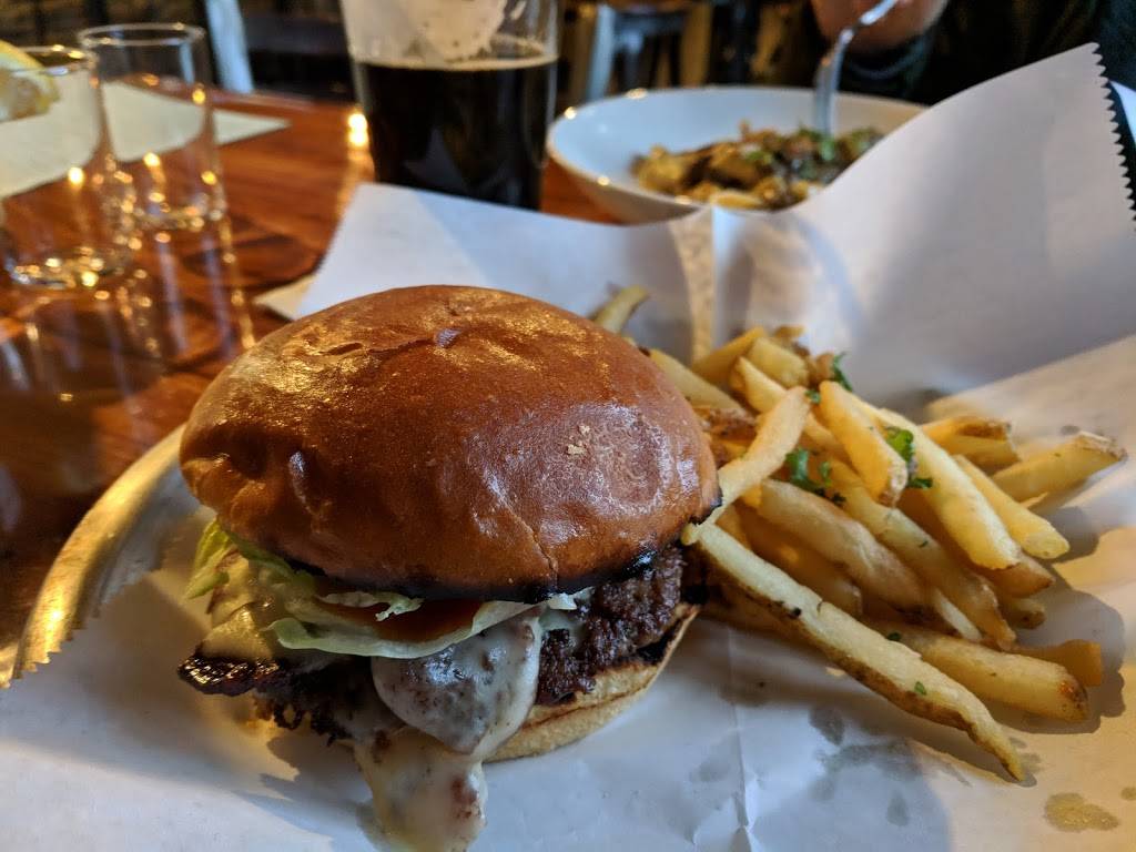 Side Bar East Lansing | restaurant | 246 E Saginaw St, East Lansing, MI 48823, USA | 5172202131 OR +1 517-220-2131