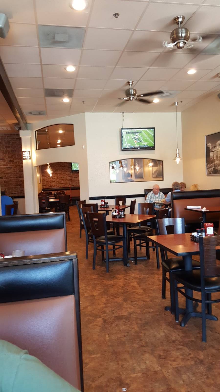 The Toasted Yolk Cafe | restaurant | 2129 W Davis St, Conroe, TX 77304, USA | 9368283944 OR +1 936-828-3944