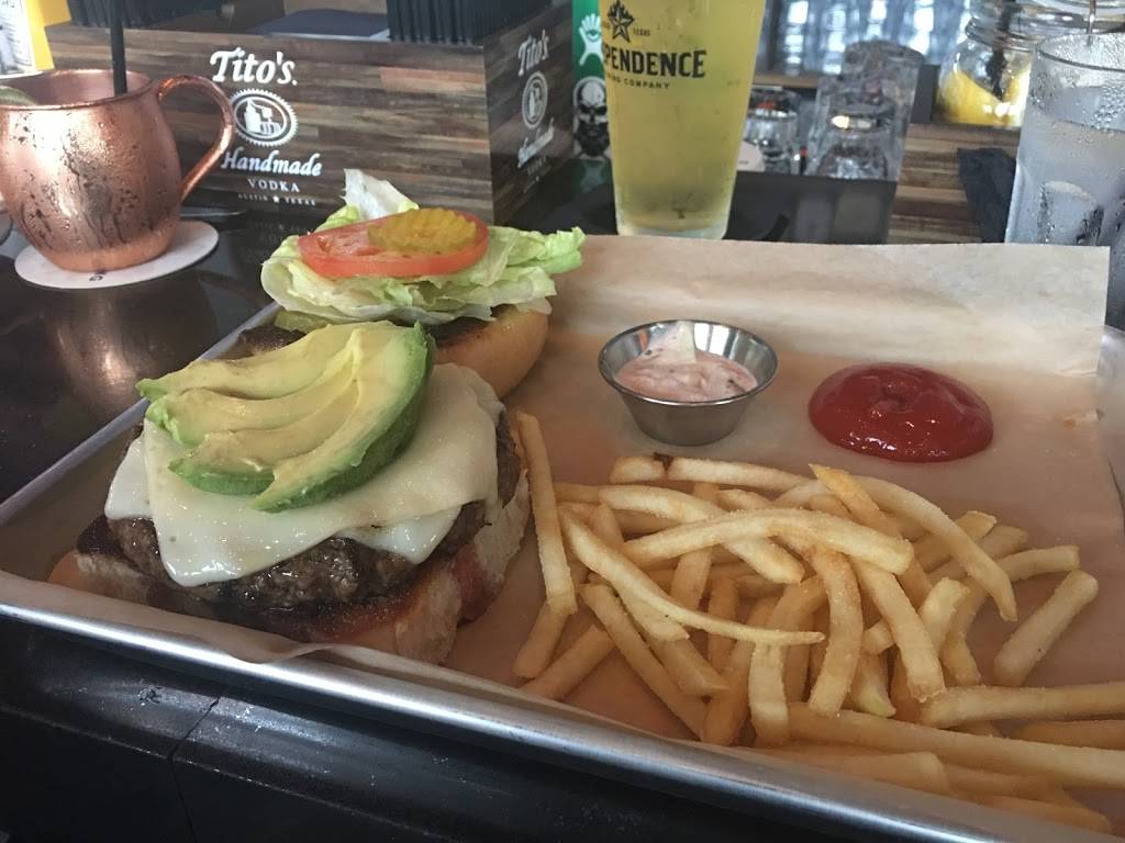 Oak Sports Bar & Grill | restaurant | 3715 S 1st St, Austin, TX 78704, USA | 5125801190 OR +1 512-580-1190