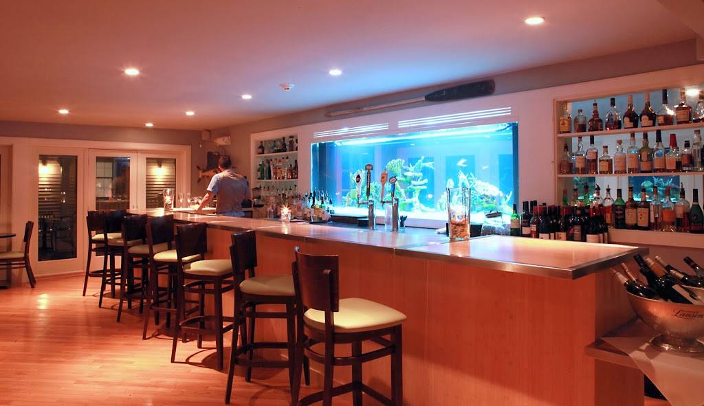 Stripers Waterside Restaurant | restaurant | 133 Ocean Ave, Kennebunkport, ME 04046, USA | 2079673118 OR +1 207-967-3118