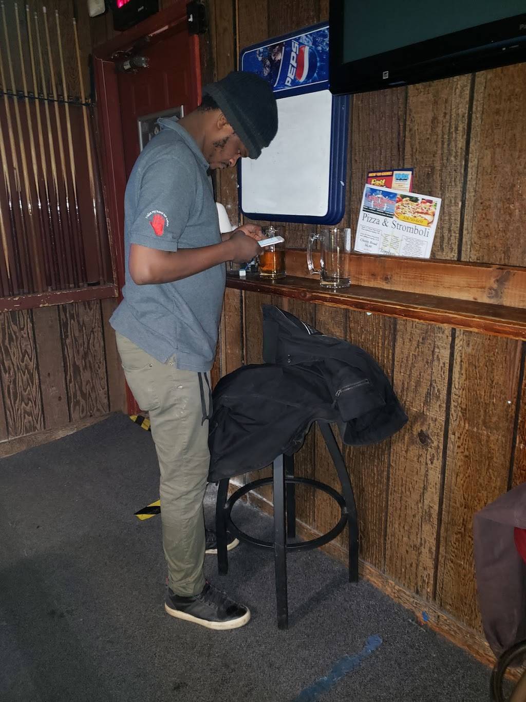 Captains Quarters Lounge | night club | 6011 E Atherton Rd, Burton, MI 48519, USA | 8107438450 OR +1 810-743-8450