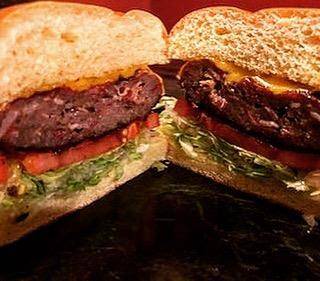 All About The Burgers | restaurant | 1464 Madera Rd E, Simi Valley, CA 93065, USA | 8058649348 OR +1 805-864-9348