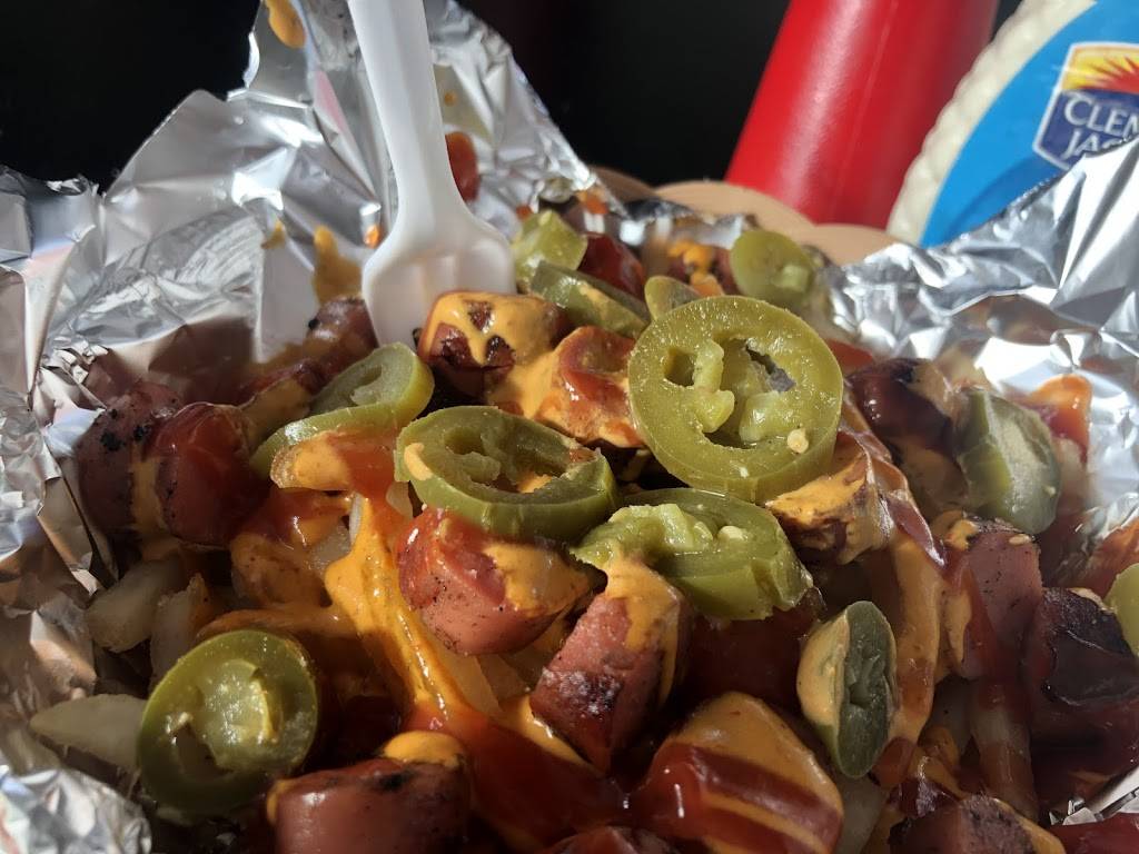 Rudys Burger | restaurant | Llantas mora, Lucio Blanco, 22706 Rosarito, B.C., Mexico | 016647700103 OR +52 664 770 0103