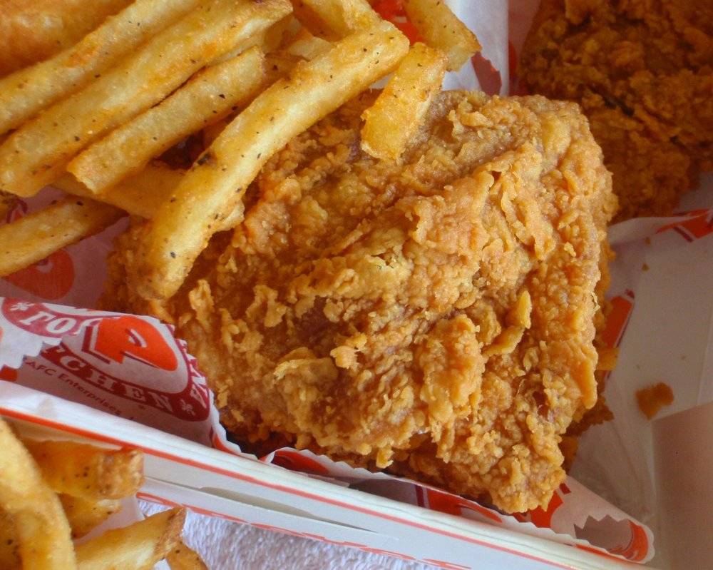 Popeyes | restaurant | 11 Woodlawn Rd W, Guelph, ON N1H 1G8, Canada | 5198279090 OR +1 519-827-9090