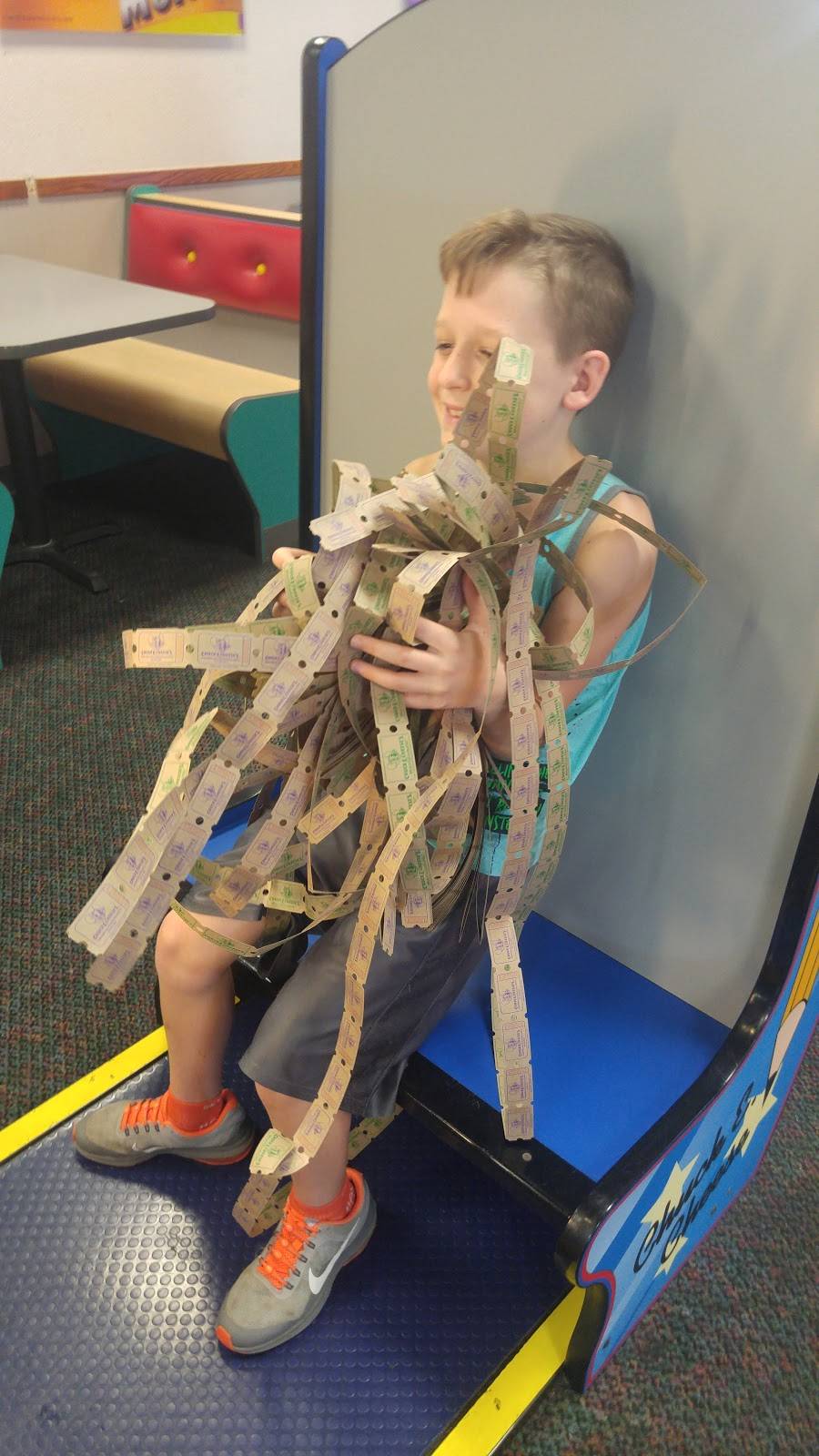 Chuck E. Cheese | restaurant | 559 N Green River Rd, Evansville, IN 47715, USA | 8124730004 OR +1 812-473-0004