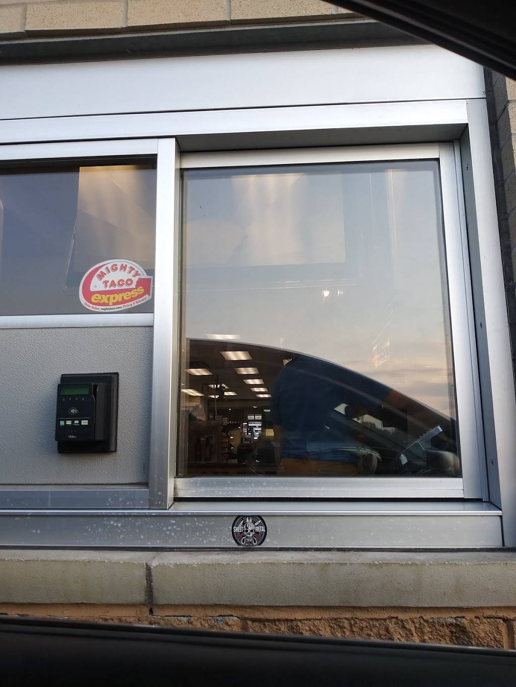 Mighty Taco | restaurant | 1039 McKinley Pkwy, Buffalo, NY 14220, USA | 7162409856 OR +1 716-240-9856