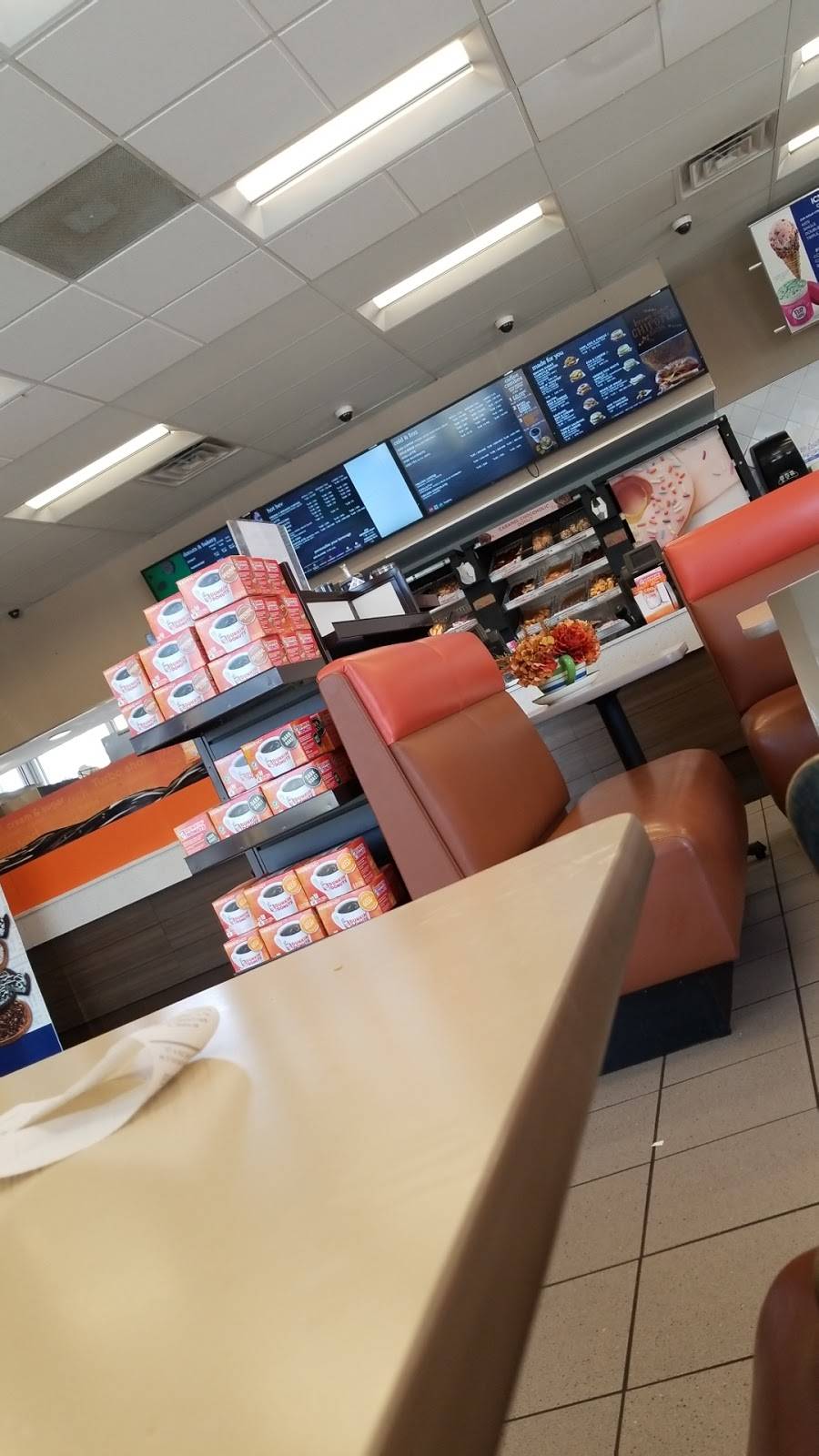 Dunkin | cafe | 4502 W Elm St, McHenry, IL 60050, USA | 8153631974 OR +1 815-363-1974