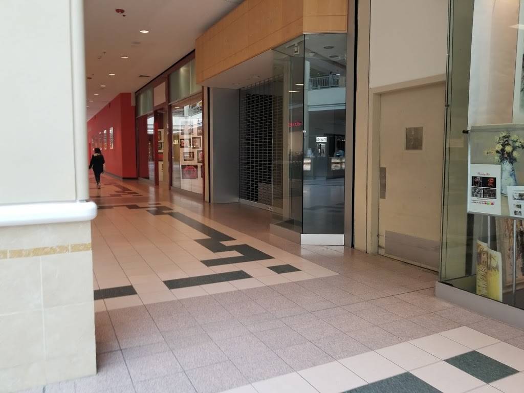 Westfield Sunrise | shopping mall | One Sunrise Mall, Massapequa, NY 11758, USA | 5167953550 OR +1 516-795-3550