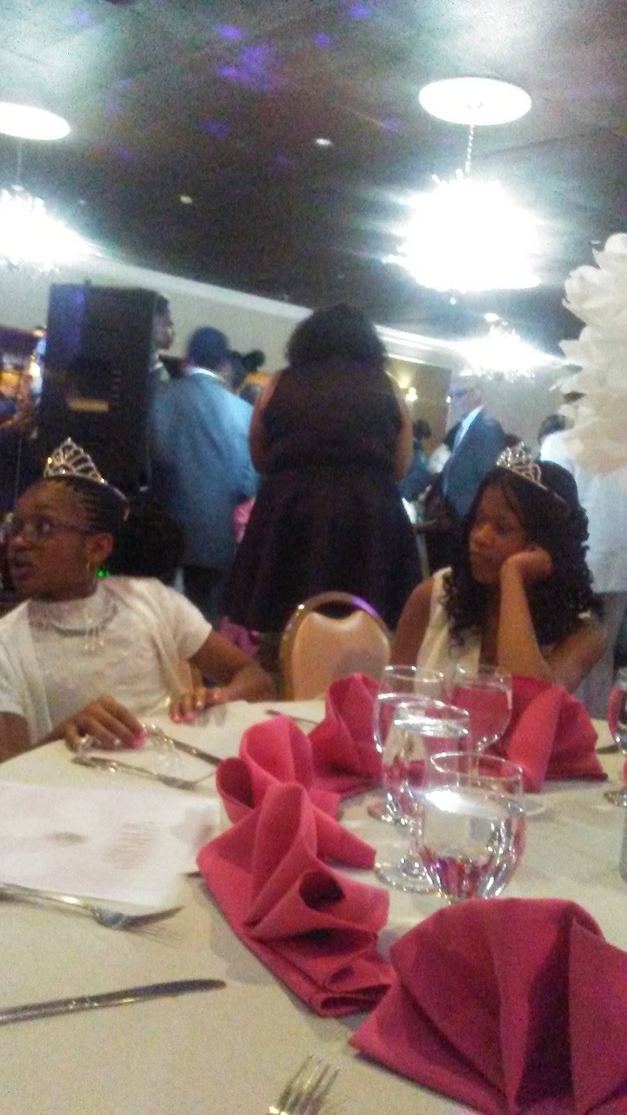 Swan Caterers | restaurant | 2015 S Water St, Philadelphia, PA 19148, USA | 2153898888 OR +1 215-389-8888