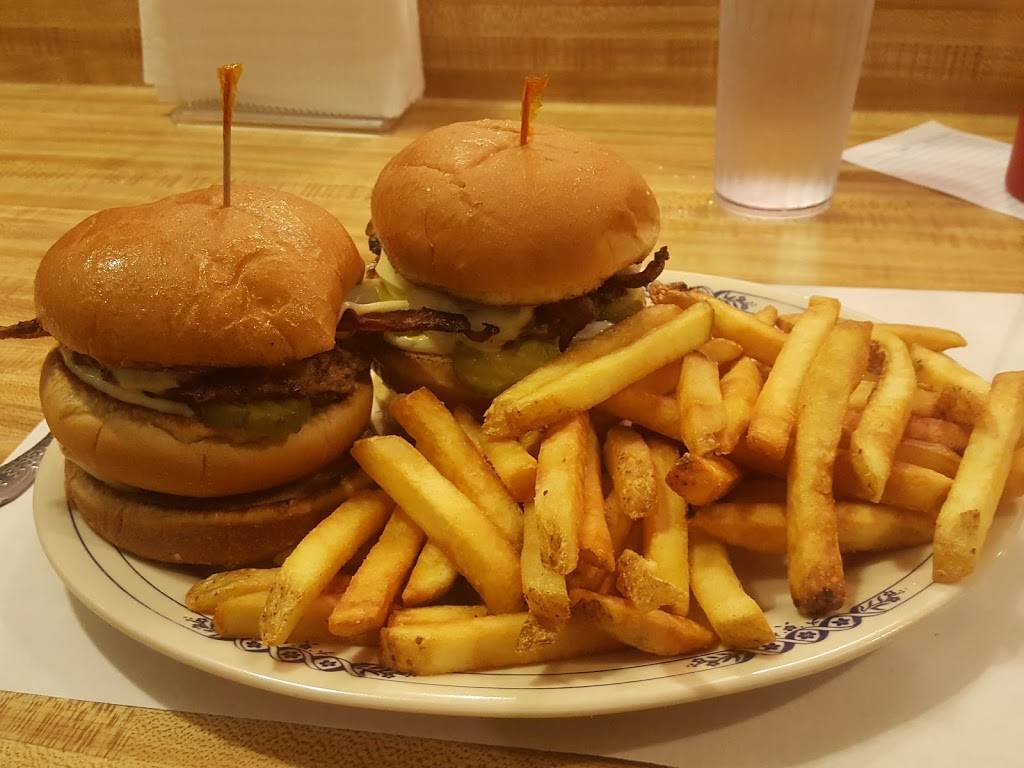 Pats Dairyland | restaurant | 55 South St, Dover-Foxcroft, ME 04426, USA | 2075642520 OR +1 207-564-2520