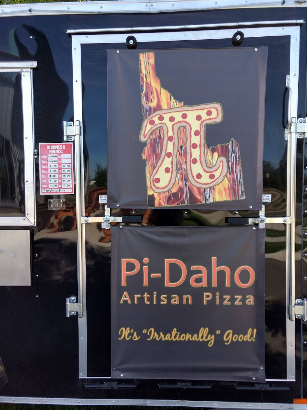 Pi-Daho Artisan Pizza | restaurant | 112 N Spokane St, Post Falls, ID 83854, USA | 2084847724 OR +1 208-484-7724