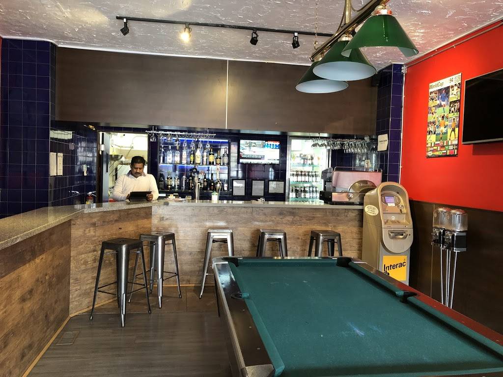 Happyland Pub & Fast Food | restaurant | 594 Marlee Ave, Toronto, ON M6B 3J5, Canada | 4167890505 OR +1 416-789-0505