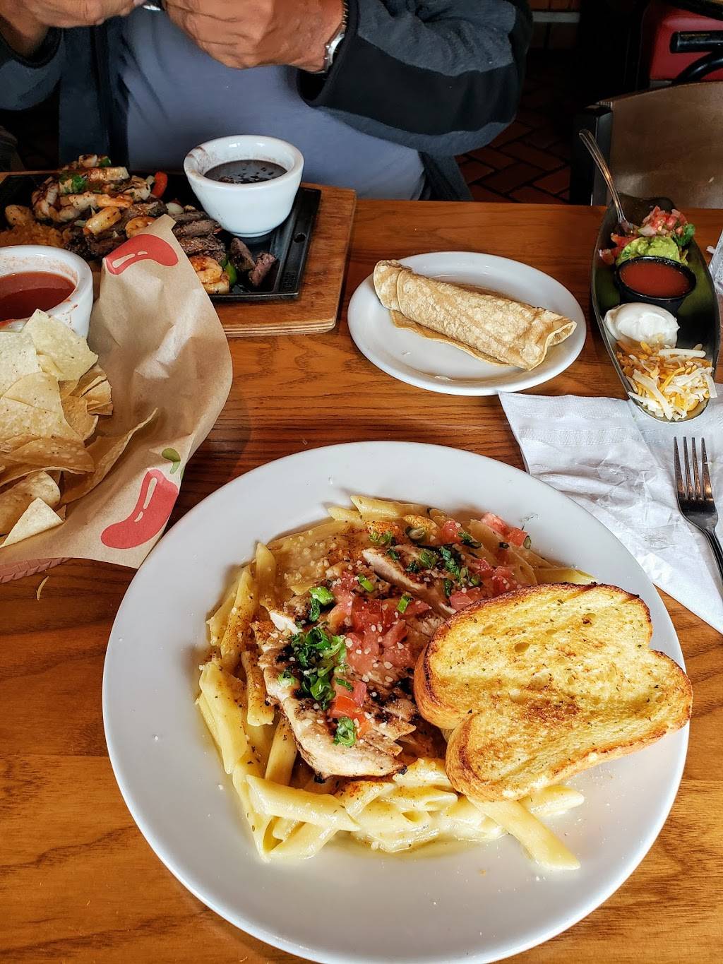 Chilis Grill & Bar | restaurant | 6730 S 27th St, Lincoln, NE 68512, USA | 4024202800 OR +1 402-420-2800