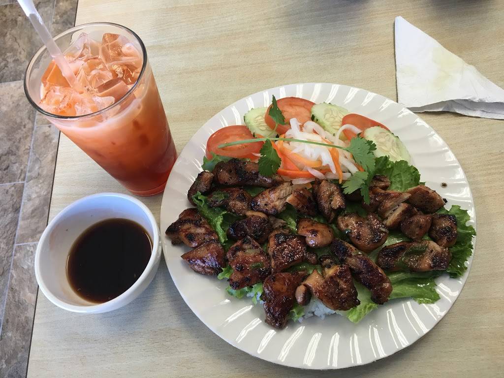 Pho 9999 | restaurant | 808 W River Dr, Davenport, IA 52802, USA | 5633233141 OR +1 563-323-3141