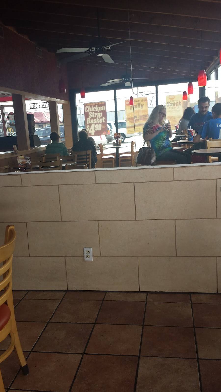 Dairy Queen | restaurant | 724 W Main St, Carlinville, IL 62626, USA | 2178548212 OR +1 217-854-8212