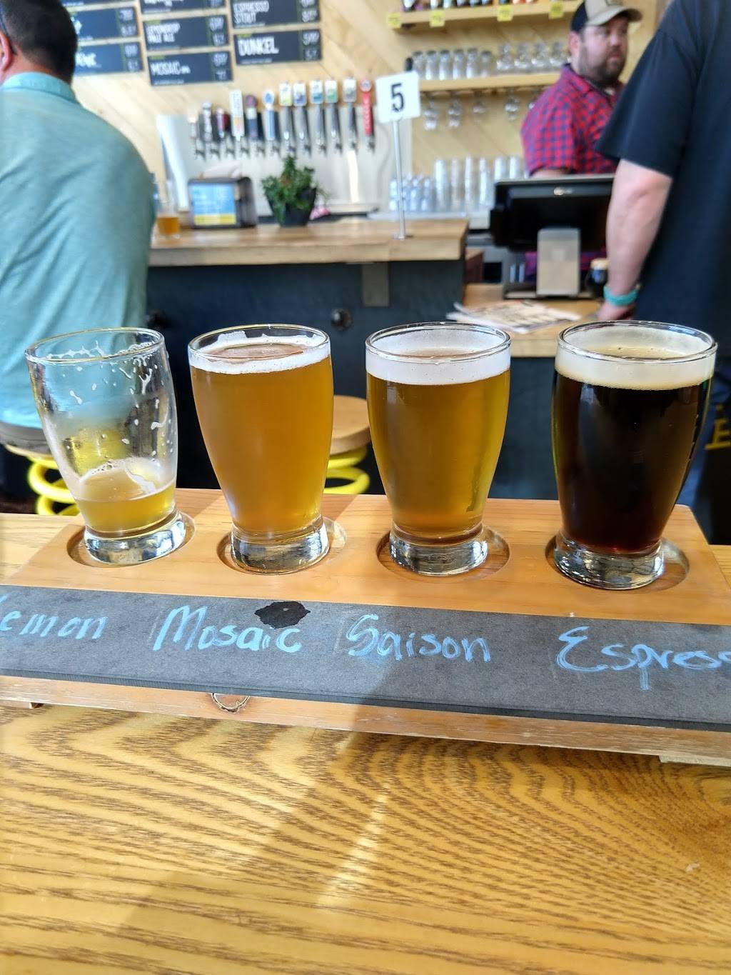 Lone Elm Taproom | restaurant | 14615 W 119th St, Olathe, KS 66062, USA | 9137645656 OR +1 913-764-5656