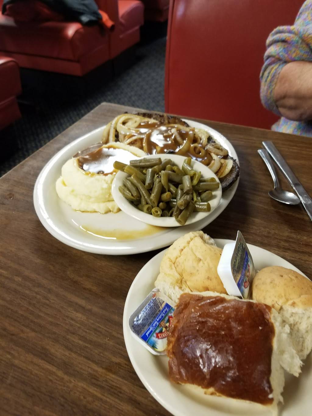 Fat Ernies Family Dining | restaurant | 2806 S Hydraulic Ave St, Wichita, KS 67216, USA | 3165547371 OR +1 316-554-7371