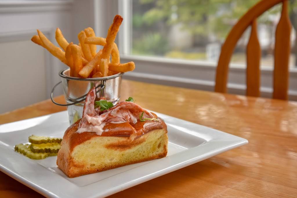 Harborside Tavern | restaurant | 12 Bridge St, Boothbay Harbor, ME 04538, USA | 2076334074 OR +1 207-633-4074