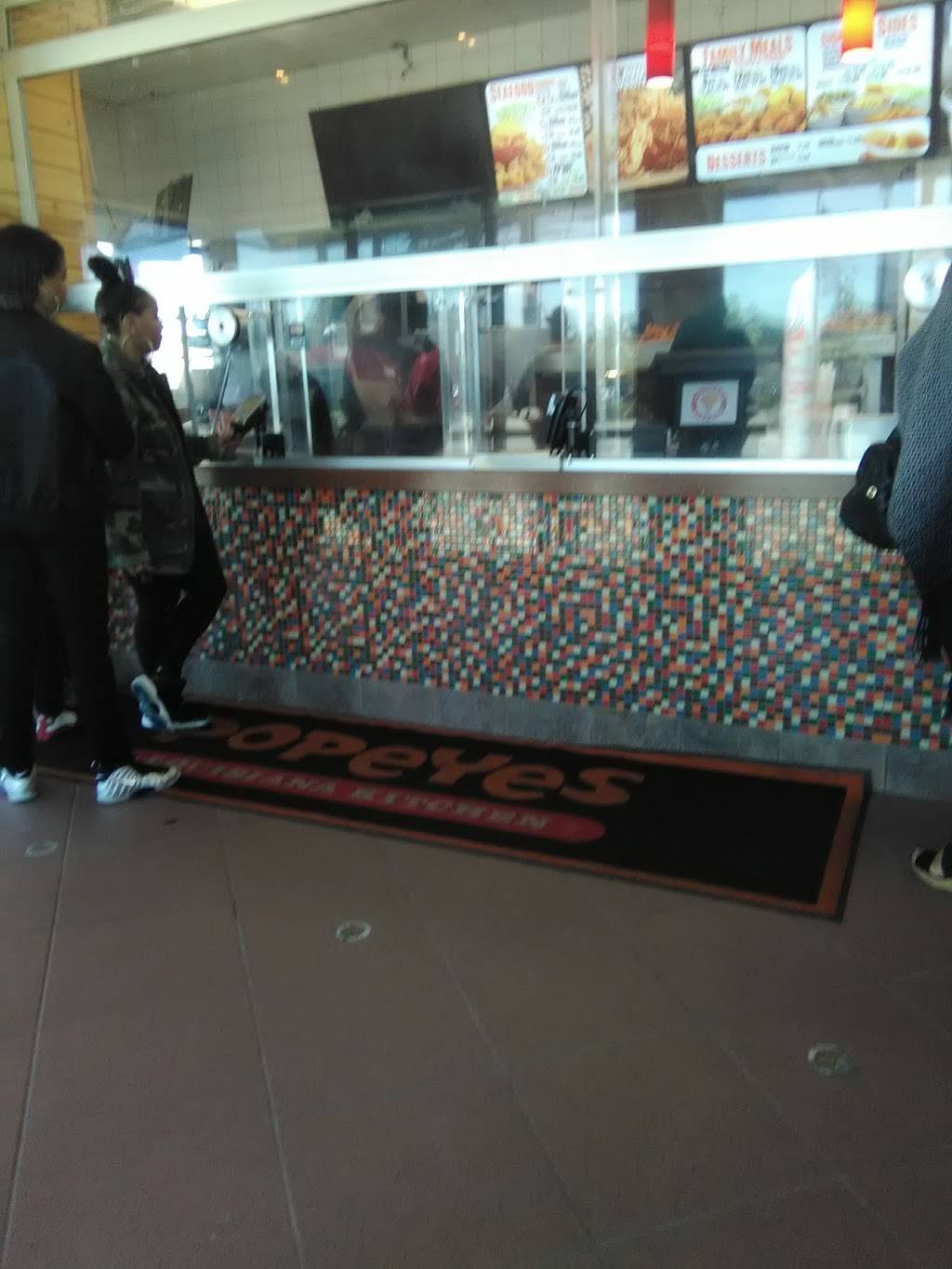 Popeyes Louisiana Kitchen | restaurant | 17700 Grand River Ave, Detroit, MI 48227, USA | 3134930978 OR +1 313-493-0978