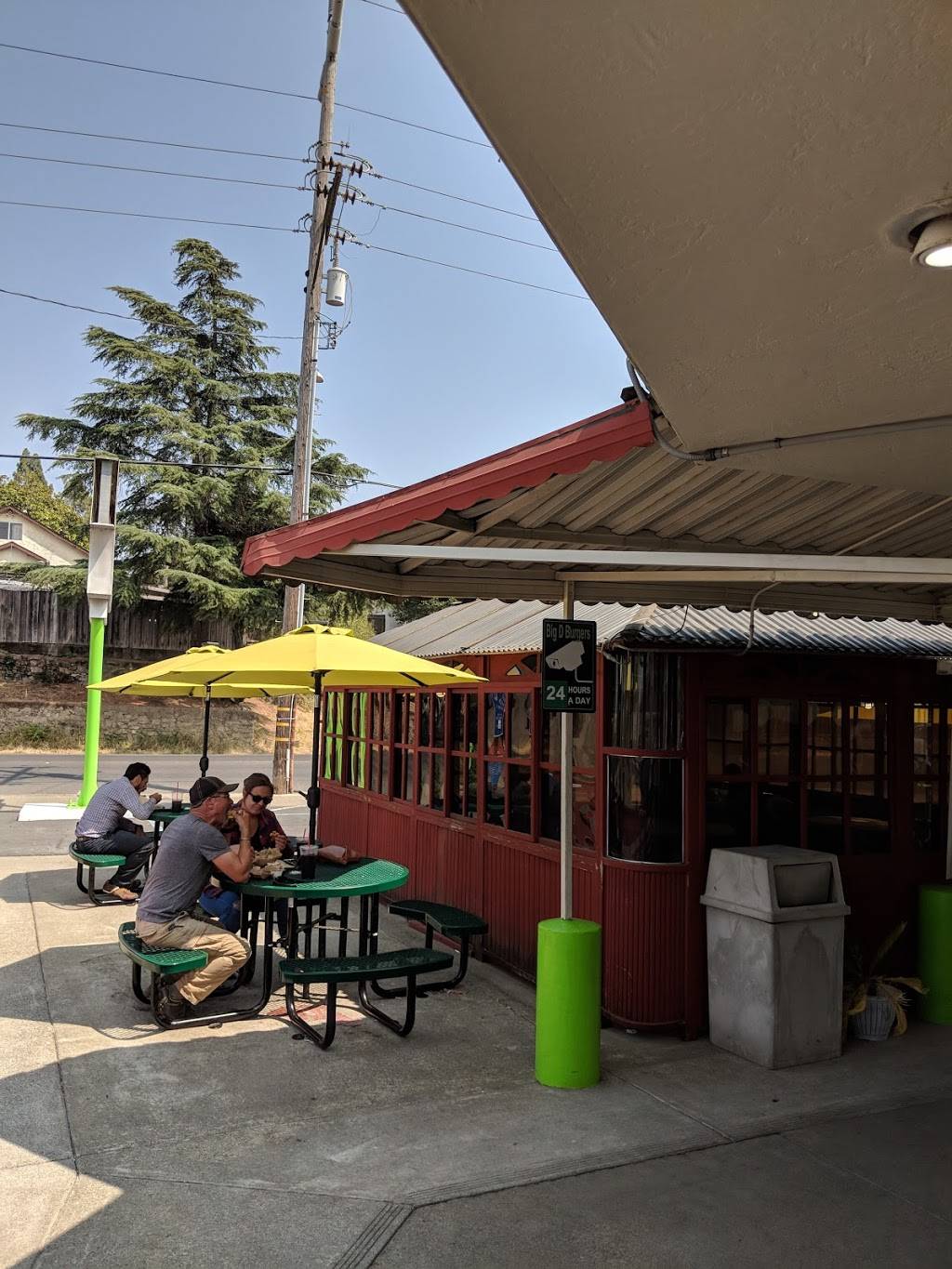 Big D Burgers | restaurant | 1005 Silverado Trail, Napa, CA 94559, USA | 7072557188 OR +1 707-255-7188