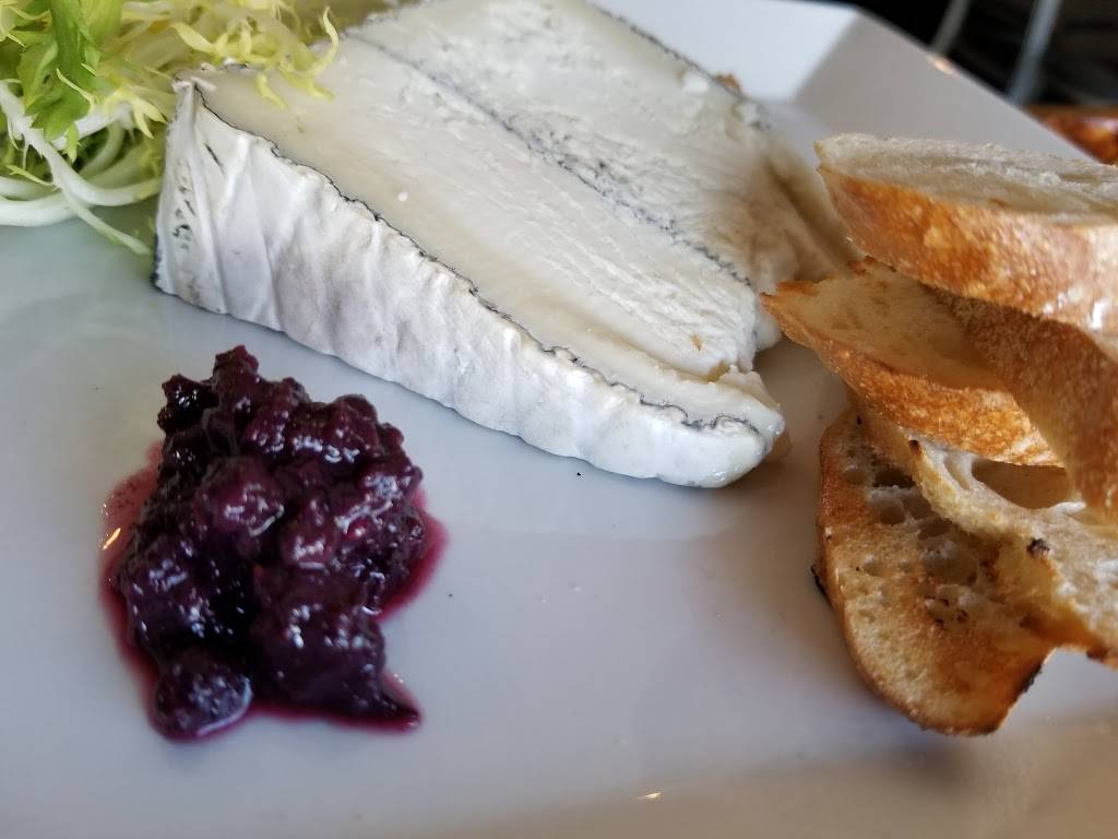 Ellas Fine Food & Drink | restaurant | 2 Tower St, Westerly, RI 02891, USA | 4013150606 OR +1 401-315-0606