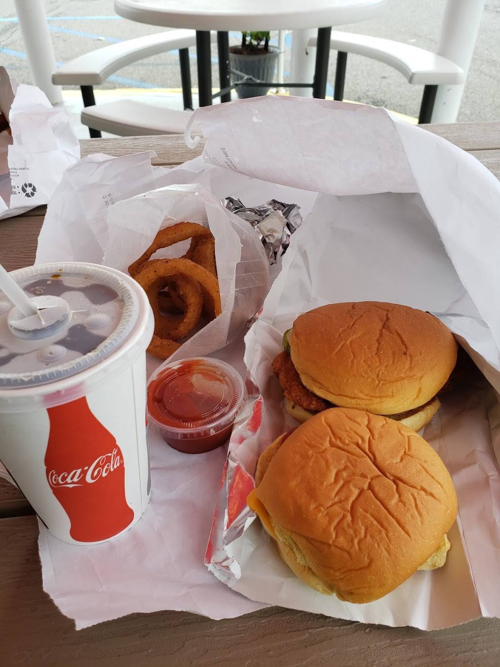 Burger City | restaurant | 1900 Hempstead Turnpike, East Meadow, NY 11554, USA | 5163853355 OR +1 516-385-3355