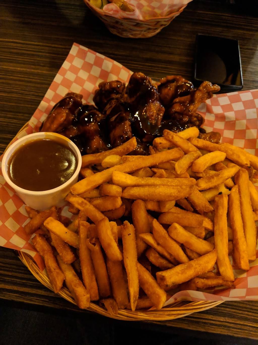 Wow Whitby | restaurant | 601 Dundas St W, Whitby, ON L3X 1V6, Canada | 9054302227 OR +1 905-430-2227