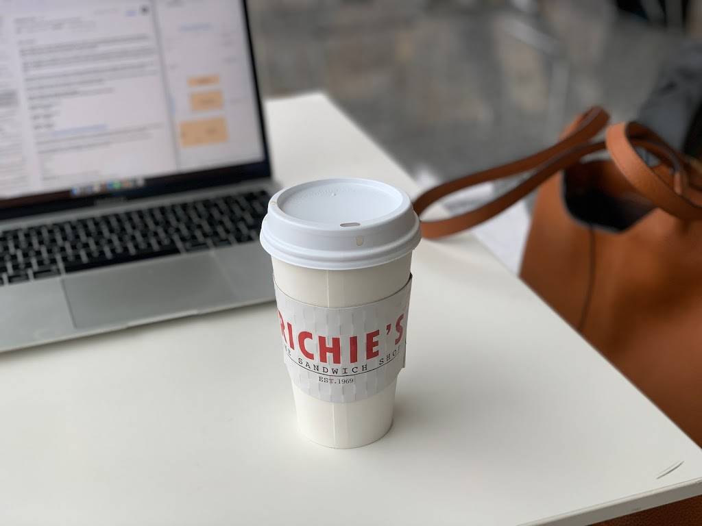 Richies | restaurant | 1835 N 12th St, Philadelphia, PA 19122, USA | 2157652656 OR +1 215-765-2656