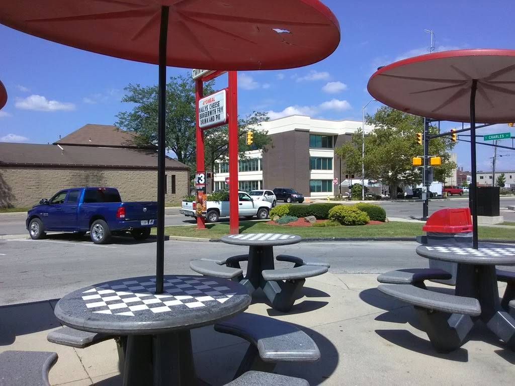 Rallys | restaurant | 400 S Madison St, Muncie, IN 47305, USA | 7652824732 OR +1 765-282-4732