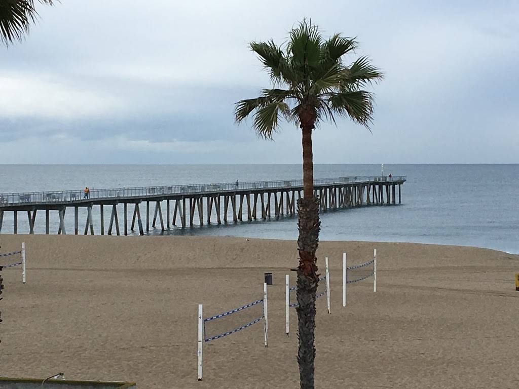 Plaza Hermosa | shopping mall | 703-719 Pier Ave, Hermosa Beach, CA 90254, USA | 2135532200 OR +1 213-553-2200