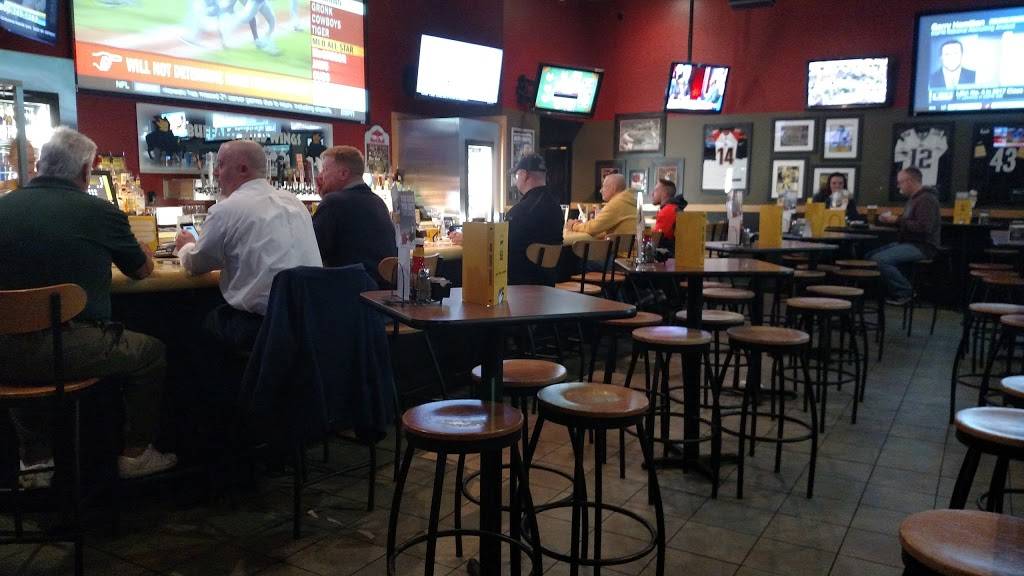 Buffalo Wild Wings | restaurant | 70 Nitro Market Pl, Cross Lanes, WV 25313, USA | 3047769180 OR +1 304-776-9180