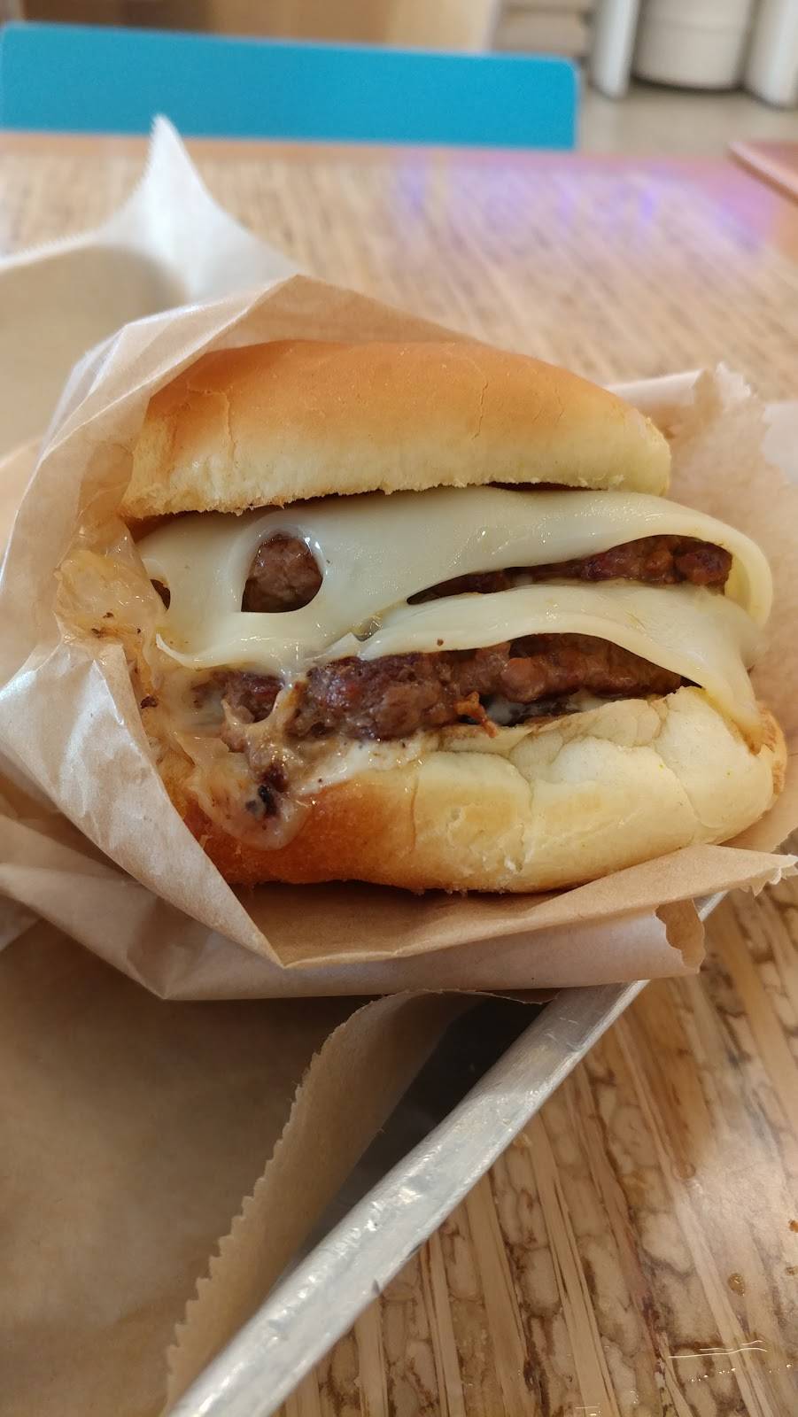 Elevation Burger | restaurant | 1 Stephen King Dr, Augusta, ME 04330, USA | 2076218541 OR +1 207-621-8541