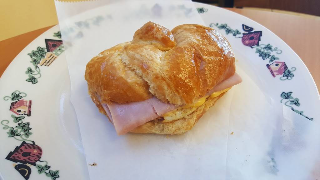 Happy donut | bakery | 2715 Fort Campbell Blvd, Hopkinsville, KY 42240, USA | 2704846297 OR +1 270-484-6297