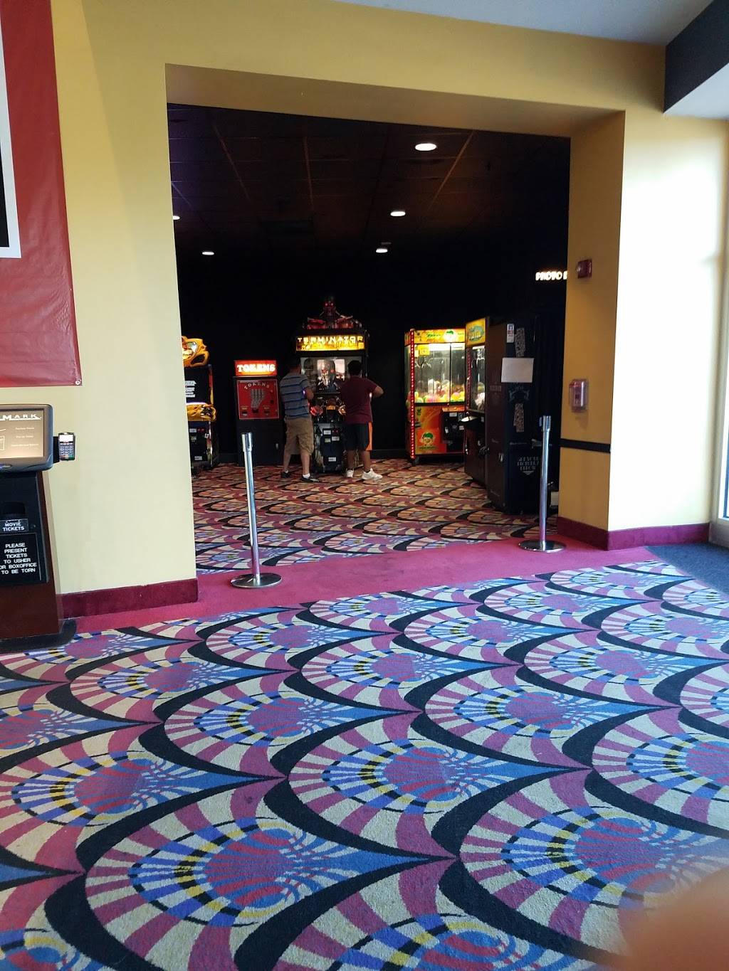 Preston Crossing 16 | meal takeaway | 9700 Preston Crossing Blvd, Louisville, KY 40229, USA | 5029619700 OR +1 502-961-9700