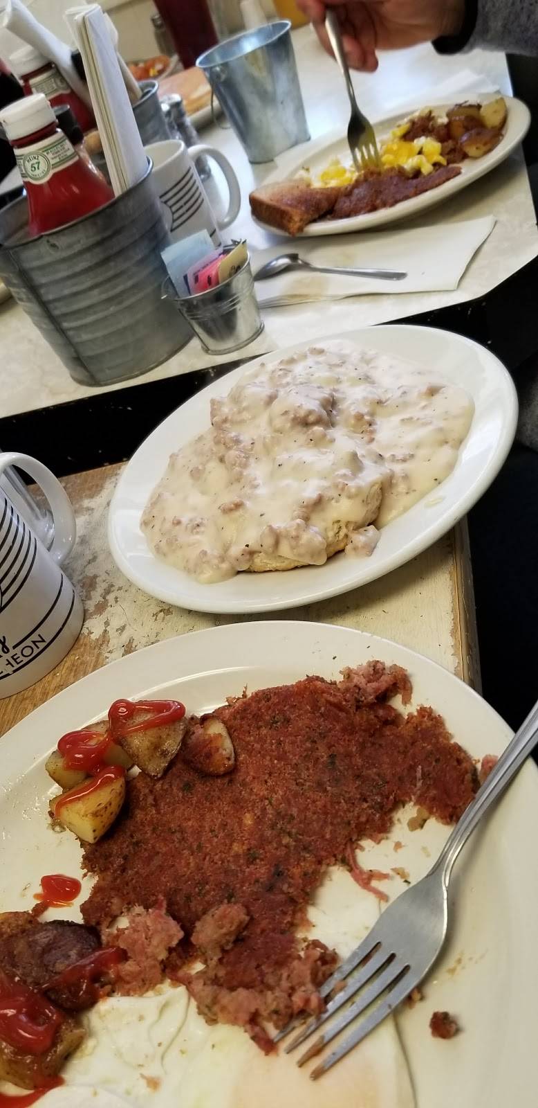 Hunt + Hart I Cafe + Bakery | bakery | 22 E Main St, Huntington, MA 01050, USA | 4136673030 OR +1 413-667-3030