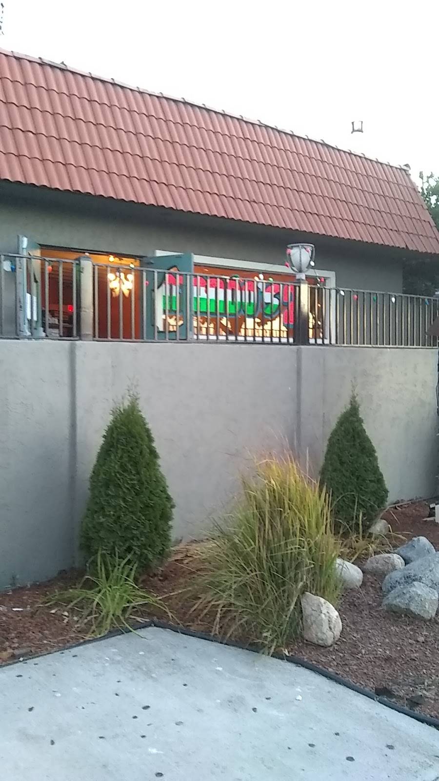 Mandos restaurant | restaurant | 2110 N Fremont St, Monterey, CA 93940, USA | 8313244379 OR +1 831-324-4379