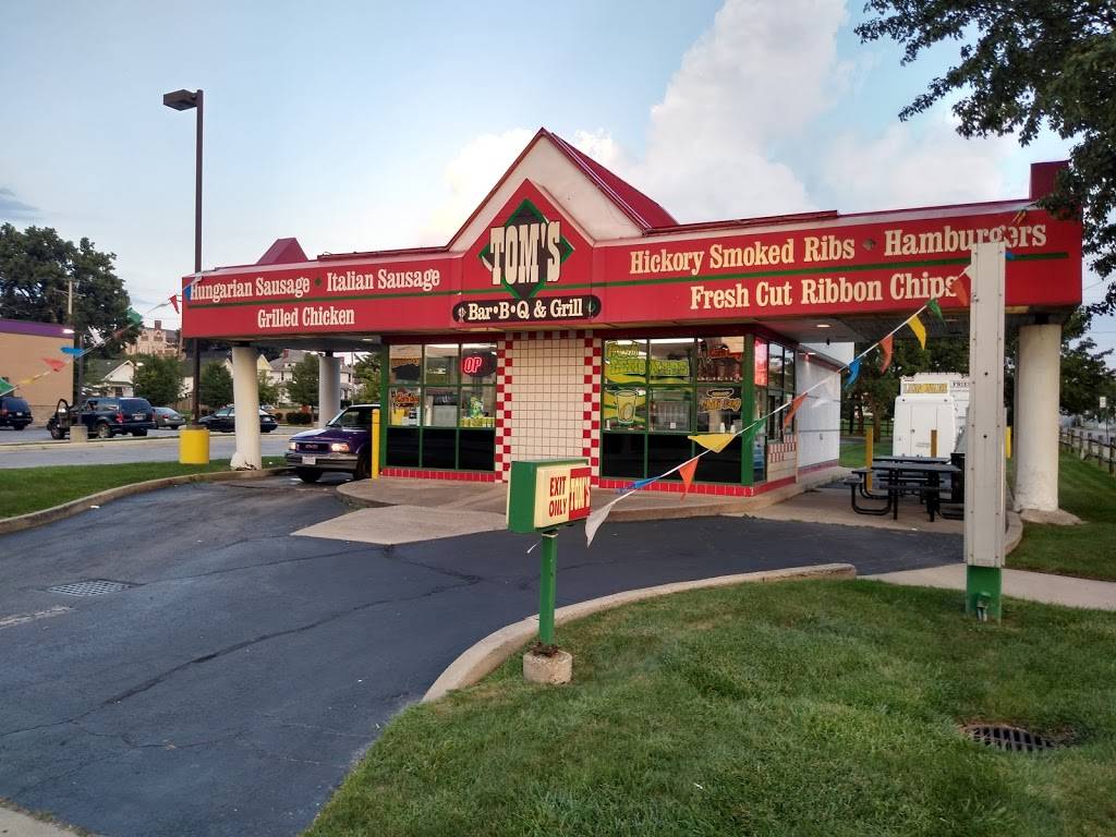 Toms B.B.Q & Grill | restaurant | 702 Front St, Toledo, OH 43605, USA | 4196977400 OR +1 419-697-7400