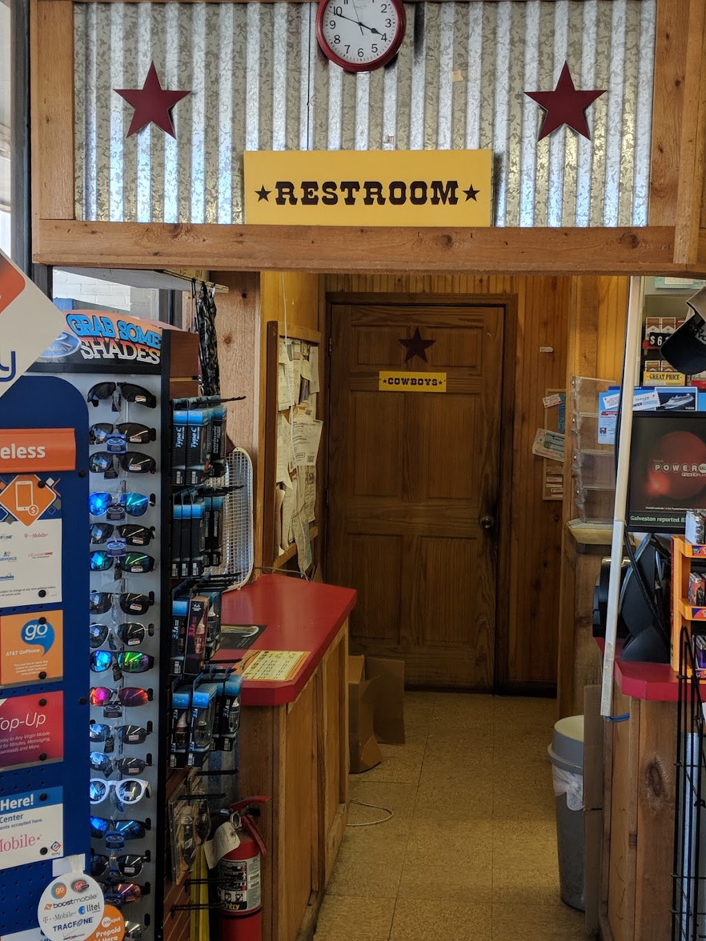 VP Racing 5 Points Market | restaurant | 607 Main St, Bandera, TX 78003, USA | 8307963414 OR +1 830-796-3414