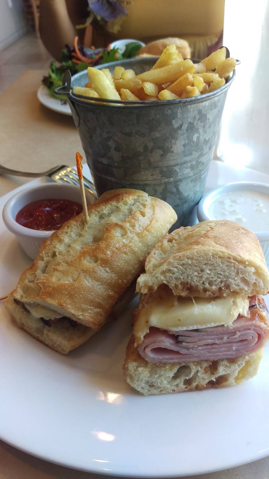 Greens on Tenth | cafe | 953 10th St, Modesto, CA 95354, USA | 2095721700 OR +1 209-572-1700