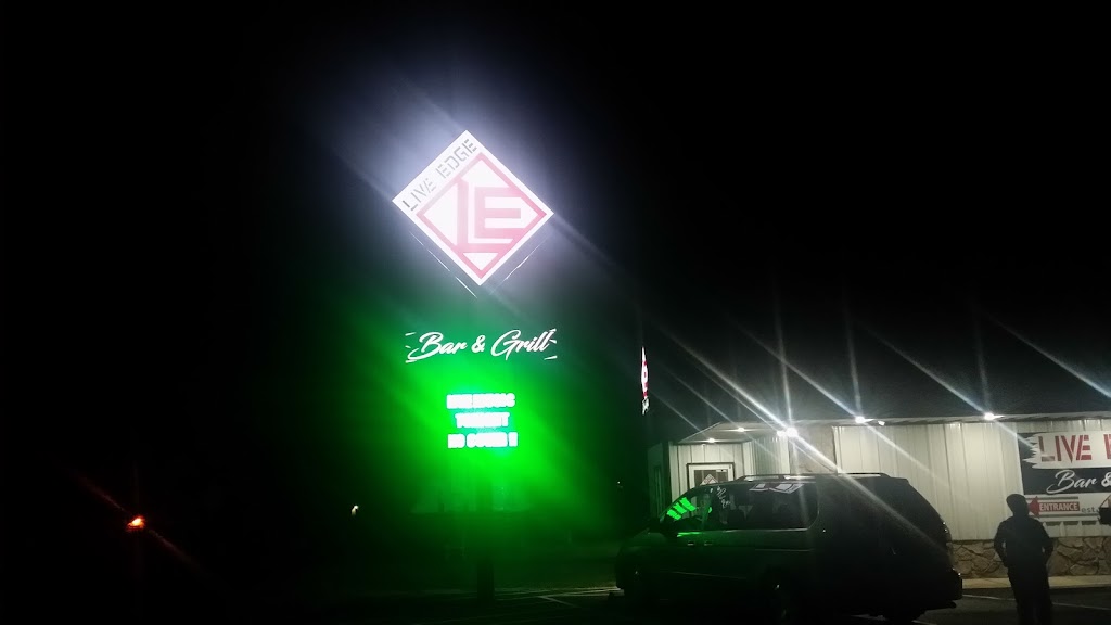 Live Edge Bar & Grill | restaurant | 2233 AR-5, Mountain Home, AR 72653, USA | 8704243717 OR +1 870-424-3717