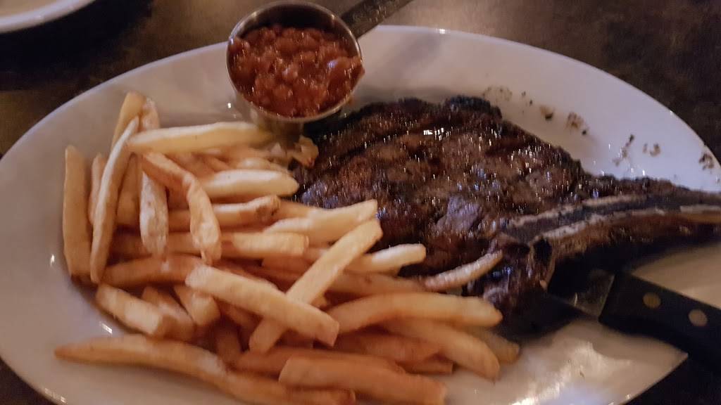 Chucks Roadhouse Bar & Grill | restaurant | 9 Jim Kimmett Blvd, Napanee, ON K7R 0B3, Canada | 6133546200 OR +1 613-354-6200