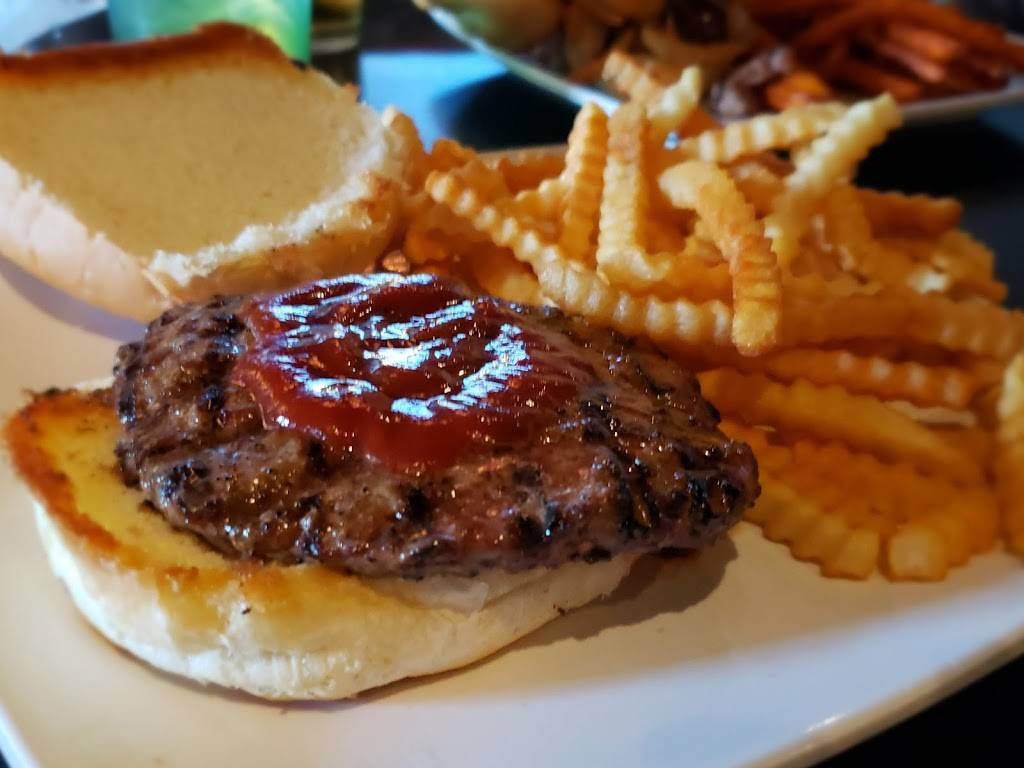 Scubas Pourhouse | restaurant | 1309 E Wisconsin Ave, Appleton, WI 54911, USA | 9203640488 OR +1 920-364-0488