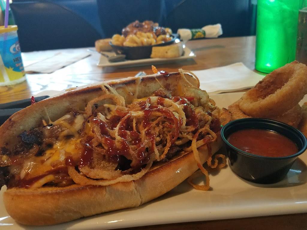 Quaker Steak & Lube | restaurant | 435 Boardman Poland Rd, Boardman, OH 44512, USA | 3307265823 OR +1 330-726-5823