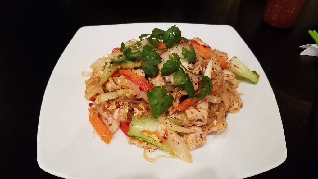 Yais Thai Kitchen | restaurant | 7035 West Grand Parkway South #90, Richmond, TX 77407, USA | 2812012065 OR +1 281-201-2065