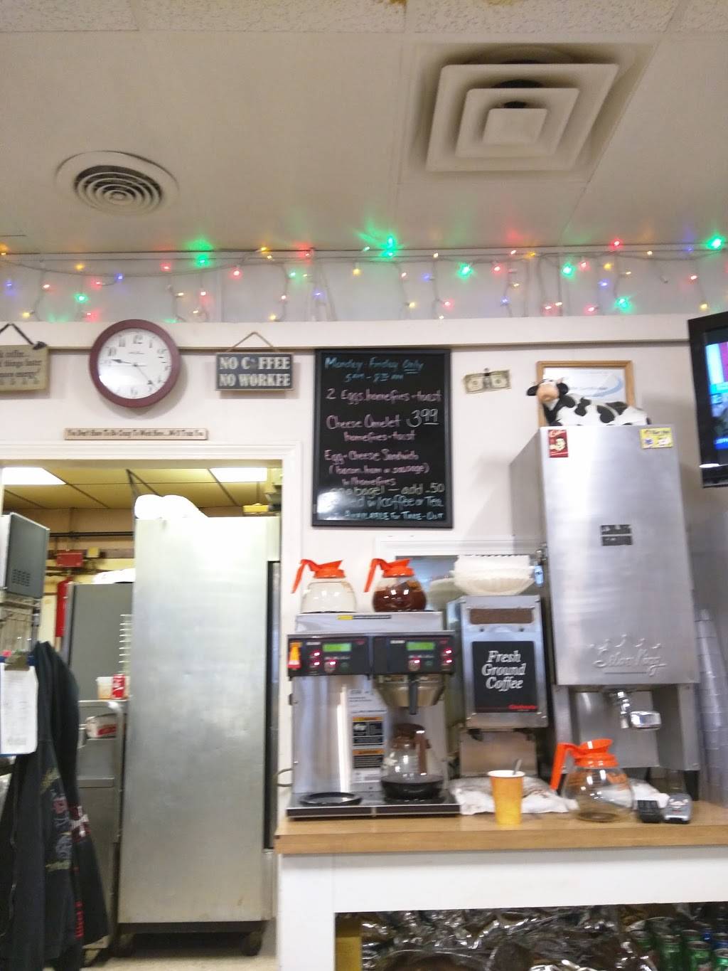 Howard Street Diner | restaurant | 142 Howard St, Brockton, MA 02302, USA | 5085865799 OR +1 508-586-5799